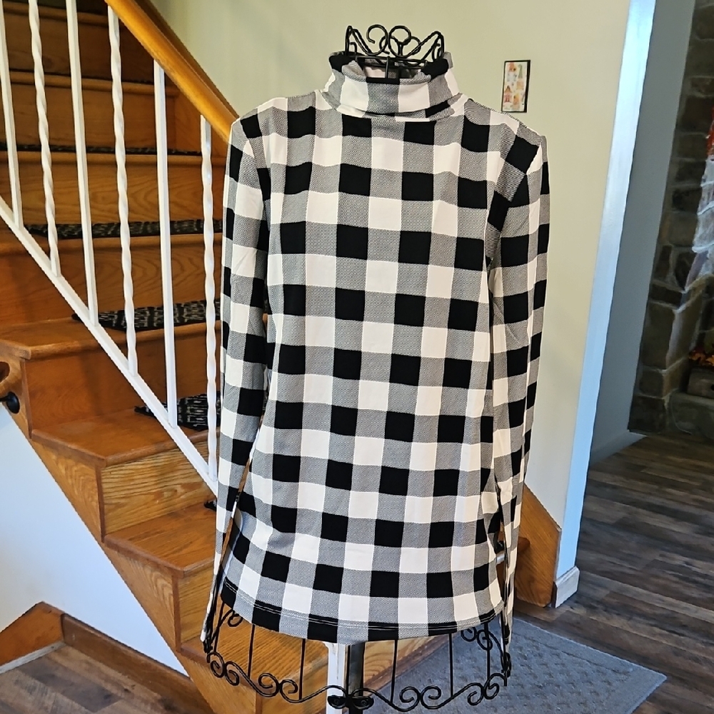 👚LOFT Buffalo Check Turtleneck
